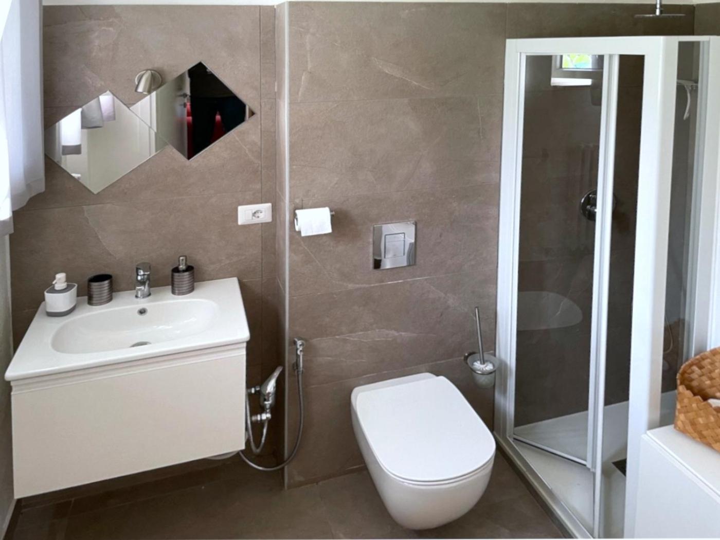 Domus 190 Rooms Varese Exterior photo